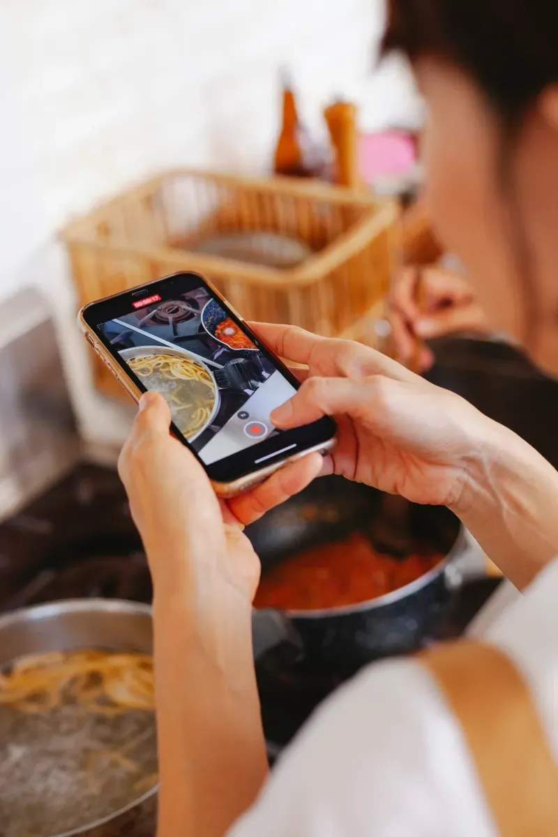 季節限定メニュー発売のためのレシピコンテンツ制作ワークフロー